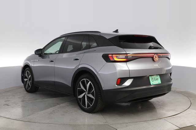 2023 Volkswagen ID.4 — photo 13 of 21