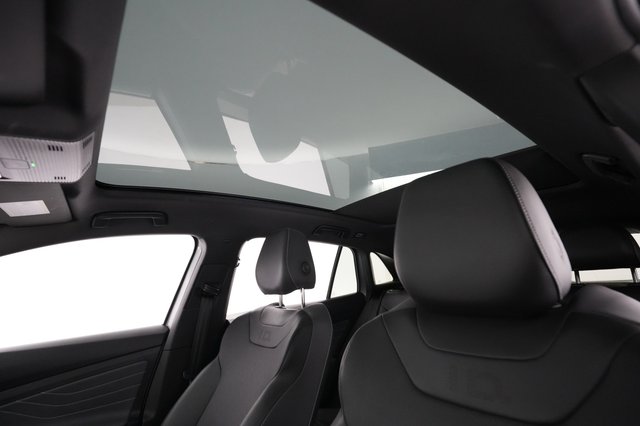 2023 Volkswagen ID.4 — photo 20 of 21