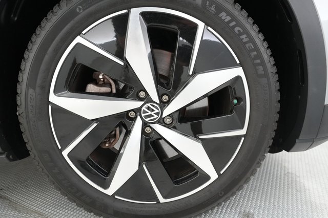 2023 Volkswagen ID.4 — photo 16 of 21
