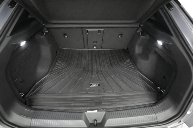 2023 Volkswagen ID.4 — photo 6 of 21