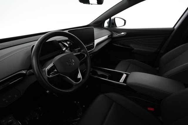 2023 Volkswagen ID.4 — photo 18 of 21