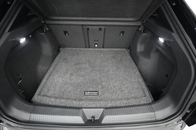 2023 Volkswagen ID.4 — photo 6 of 23