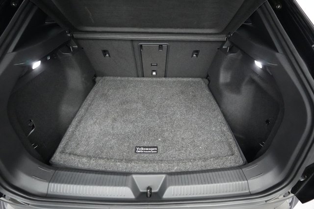 2023 Volkswagen ID.4 — photo 6 of 23