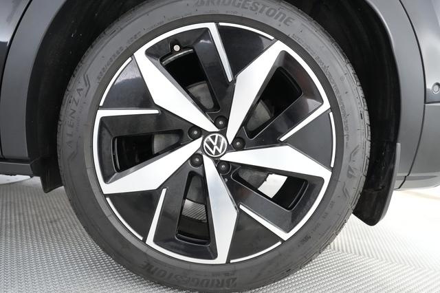 2023 Volkswagen ID.4 — photo 7 of 23
