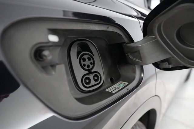 2023 Volkswagen ID.4 — photo 8 of 23