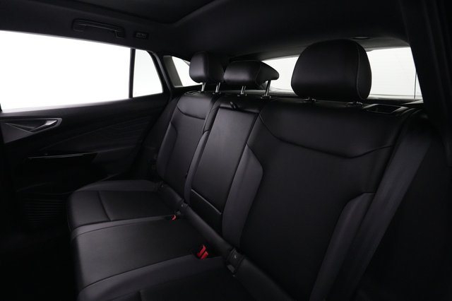 2023 Volkswagen ID.4 — photo 19 of 23