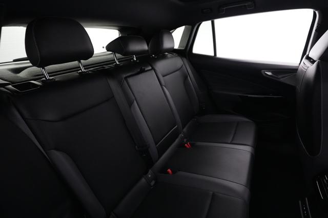 2023 Volkswagen ID.4 — photo 4 of 23