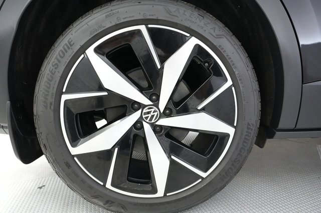 2023 Volkswagen ID.4 — photo 15 of 23