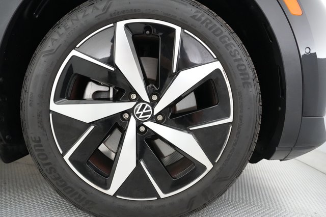 2023 Volkswagen ID.4 — photo 16 of 23