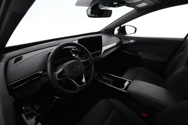 2023 Volkswagen ID.4 — photo 18 of 23