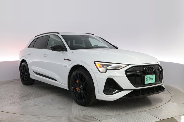 2022 Audi e-tron — photo 10 of 23