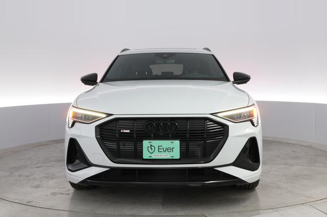 2022 Audi e-tron — photo 9 of 23