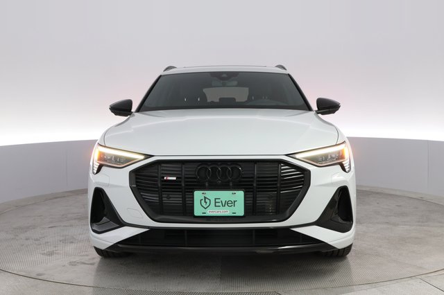 2022 Audi e-tron — photo 9 of 23