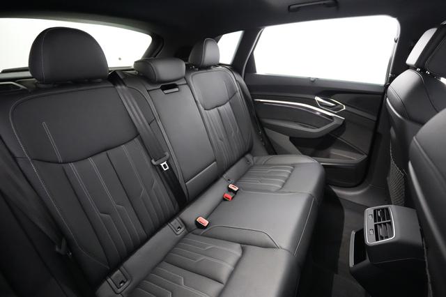 2022 Audi e-tron — photo 4 of 23