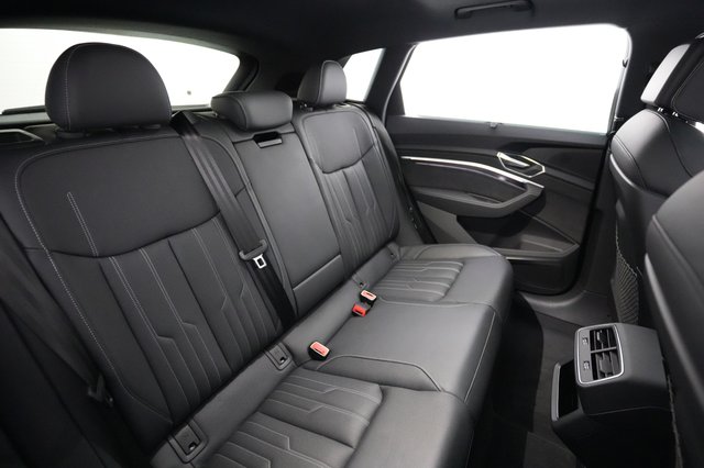2022 Audi e-tron — photo 4 of 23