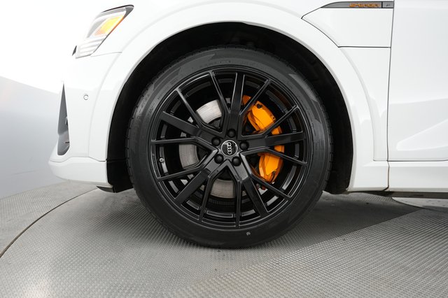 2022 Audi e-tron — photo 15 of 23