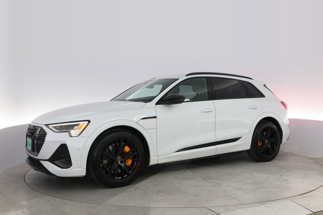 2022 Audi e-tron — photo 14 of 23