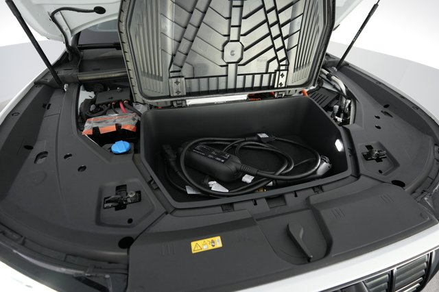 2022 Audi e-tron — photo 22 of 23