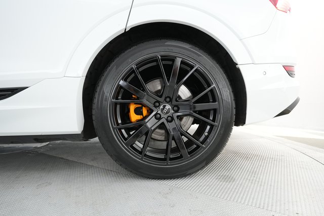 2022 Audi e-tron — photo 16 of 23
