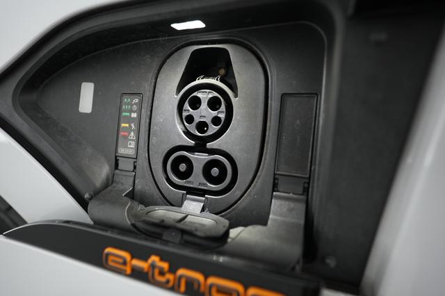 2022 Audi e-tron — photo 8 of 23