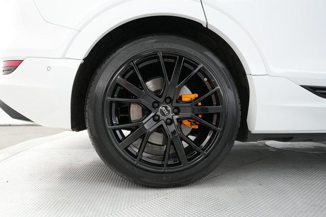 2022 Audi e-tron — photo 17 of 23