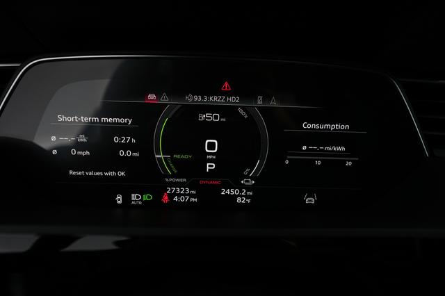 2022 Audi e-tron — photo 5 of 23