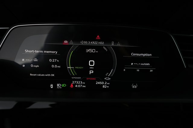 2022 Audi e-tron — photo 5 of 23