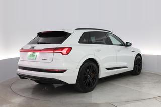 2022 Audi e-tron — photo 2 of 23