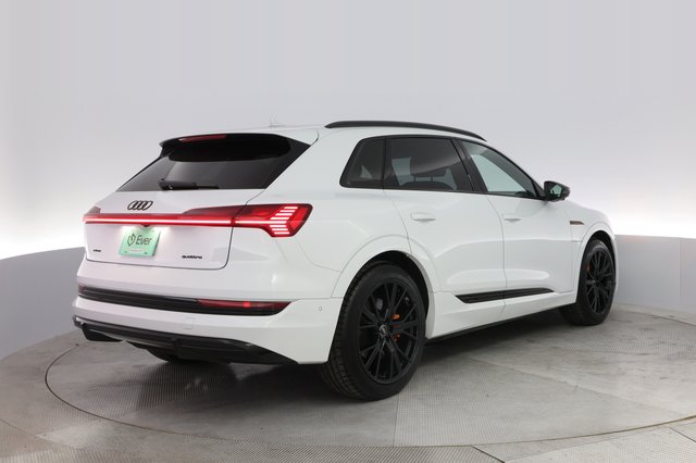 2022 Audi e-tron — photo 2 of 23