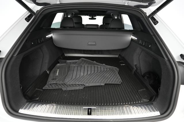 2022 Audi e-tron — photo 6 of 23