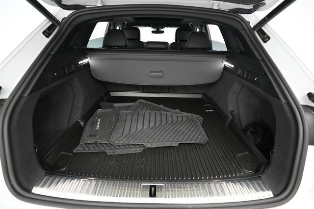 2022 Audi e-tron — photo 6 of 23