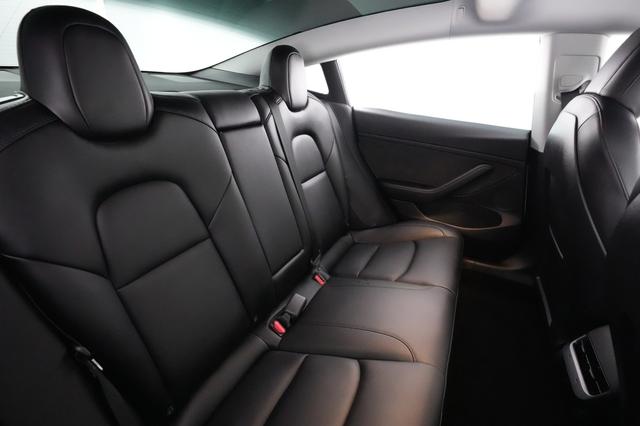 2021 Tesla Model 3 — photo 4 of 26