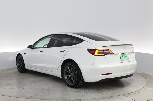 2021 Tesla Model 3 — photo 13 of 26