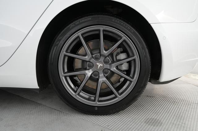 2021 Tesla Model 3 — photo 7 of 26