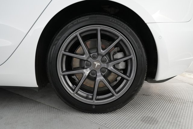 2021 Tesla Model 3 — photo 7 of 26