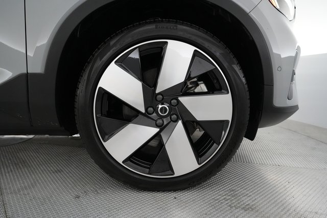 2024 Volvo XC40 Recharge — photo 16 of 22