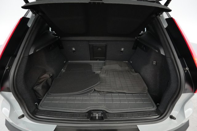 2024 Volvo XC40 Recharge — photo 6 of 22