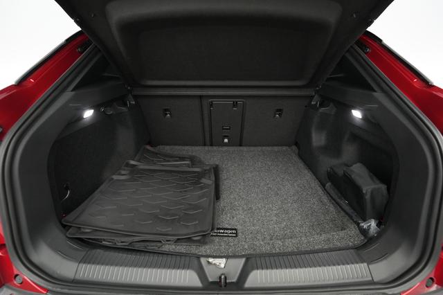 2023 Volkswagen ID.4 — photo 6 of 21