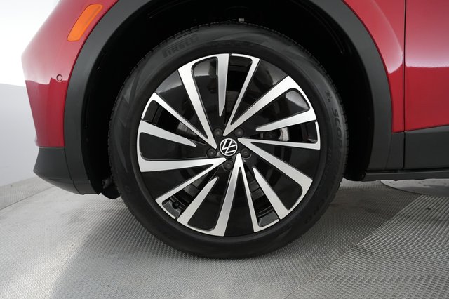 2023 Volkswagen ID.4 — photo 17 of 21