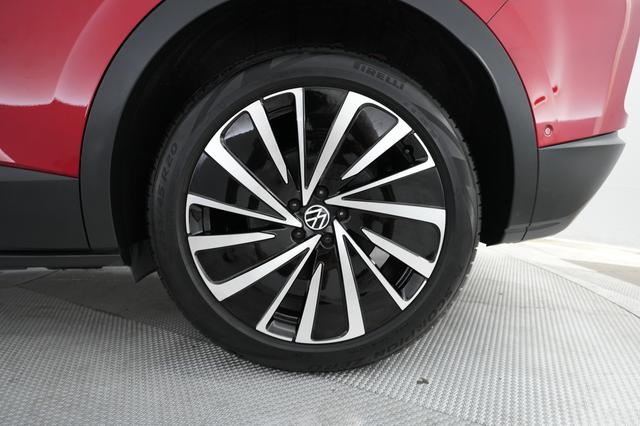 2023 Volkswagen ID.4 — photo 7 of 21