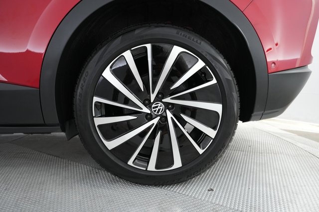 2023 Volkswagen ID.4 — photo 7 of 21