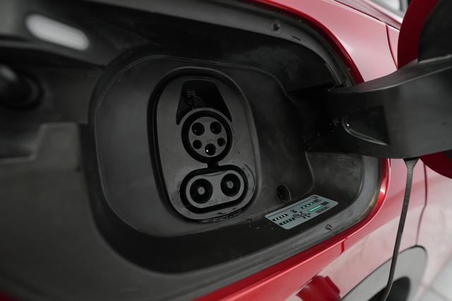 2023 Volkswagen ID.4 — photo 8 of 21