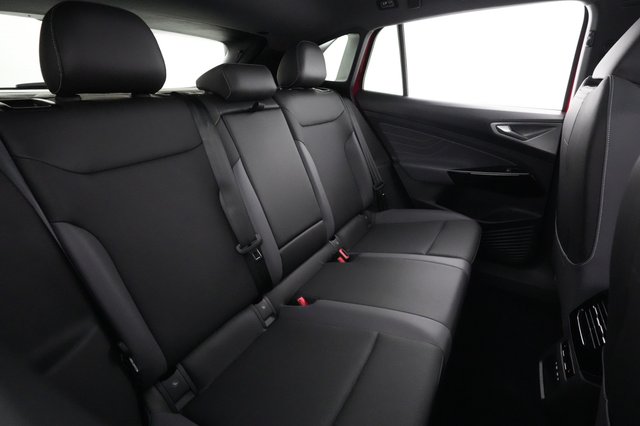 2023 Volkswagen ID.4 — photo 4 of 21