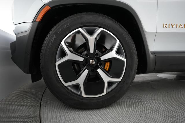 2023 Rivian R1T — photo 7 of 21