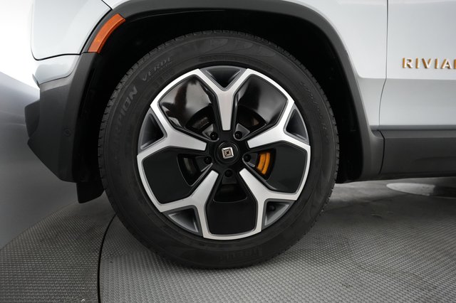2023 Rivian R1T — photo 7 of 21
