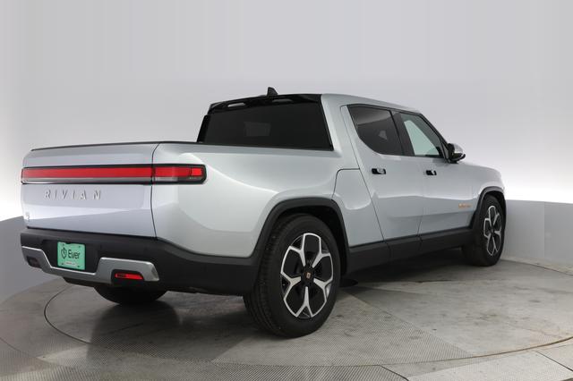 2023 Rivian R1T — photo 2 of 21