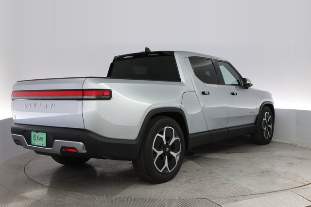2023 Rivian R1T — photo 2 of 21