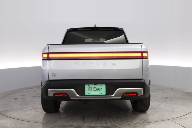 2023 Rivian R1T — photo 12 of 21