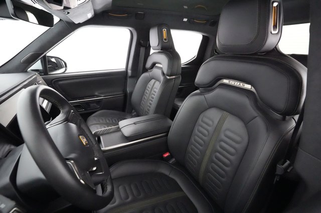 2023 Rivian R1T — photo 3 of 21