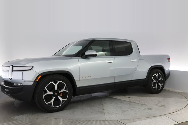 2023 Rivian R1T — photo 14 of 21